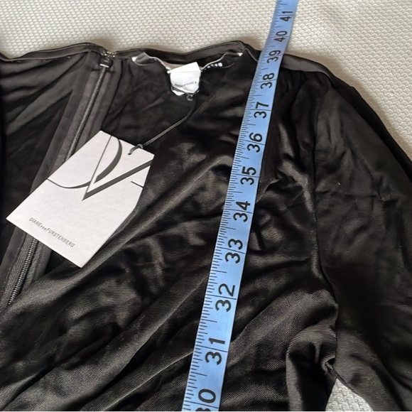 New Diane Von Furstenberg Black Ruched V-neck Rayon Dress Size 4 - Picture 13 of 13